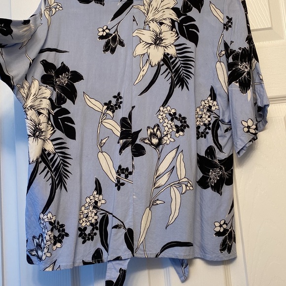 Floral Top with Tie- NEVER WORN - Picture 4 of 4
